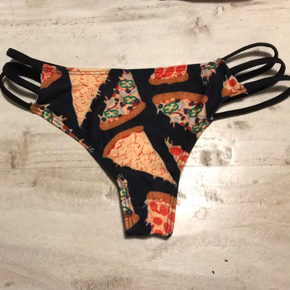 Pizza Bikini! - Picture 4 of 4